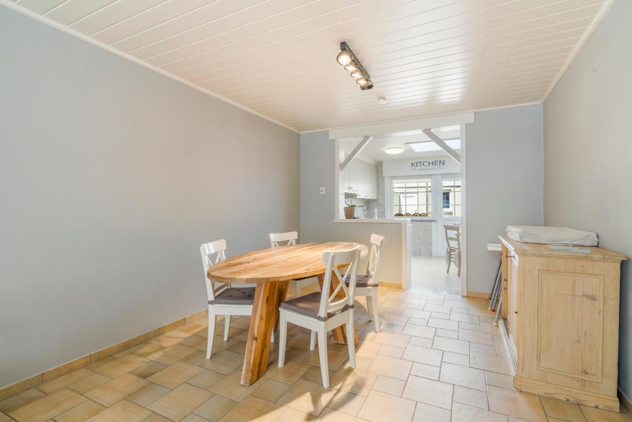 Lichtrijk, Charmant Rijtjeshuis Met 3 Slaapkamers นอคเคอ-เฮสท์ ภายนอก รูปภาพ