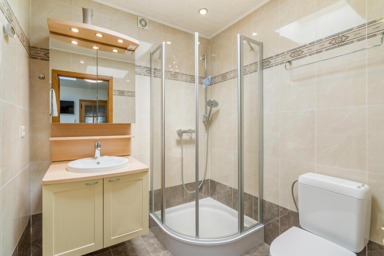 Lichtrijk, Charmant Rijtjeshuis Met 3 Slaapkamers นอคเคอ-เฮสท์ ภายนอก รูปภาพ